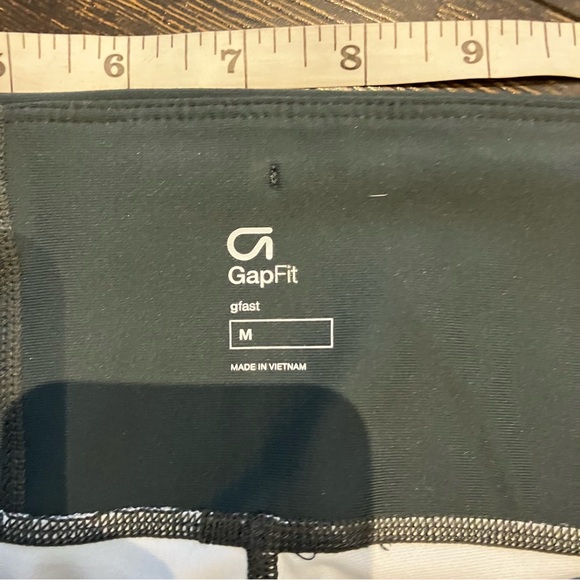 Gap Fit | Like new | Black, white & green leggings - Picture 4 of 8